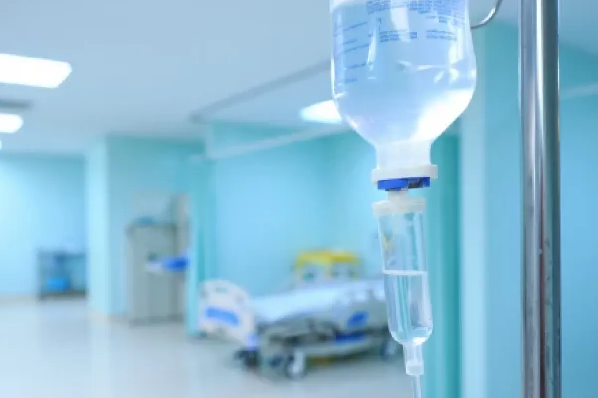 Медицинская капельница в клинике